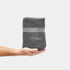 Quechua COUVERTURE EN POLAIRE - 150 X 130 CM 7 Quechua COUVERTURE EN POLAIRE - 150 X 130 CM -Plein Air Camping Magasin couverture en polaire 150 x 130 cm 2