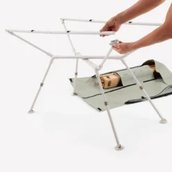 Quechua TABLE DE CAMPING COMPACTE 4/6 PERSONNES - PLATEAU BOIS - POCHE DE RANGEMENT -Plein Air Camping Magasin table de camping compacte 46 personnes plateau bois poche de rangement 6